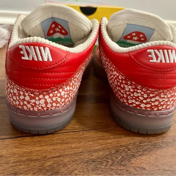 Nike stingwater dunksRed and White Patterned Sneakers Sz 4.5 men 6 women